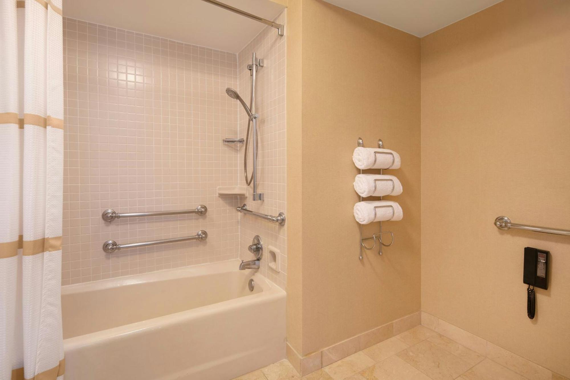 One-Bedroom King Suite Bay View