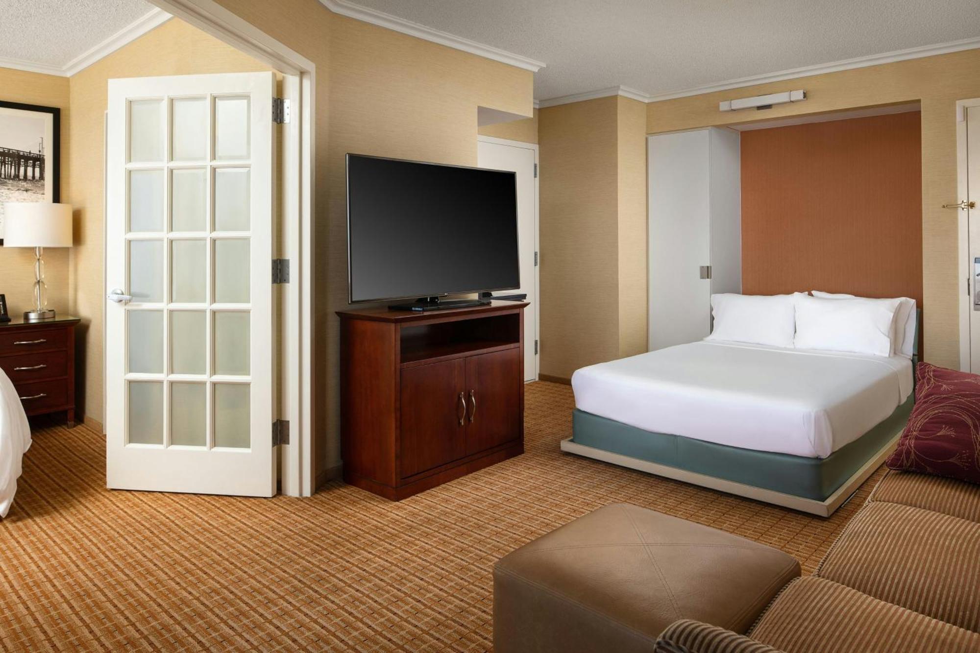 Family Suite 1 Bedroom Suite 1 King Sofa bed Balcony