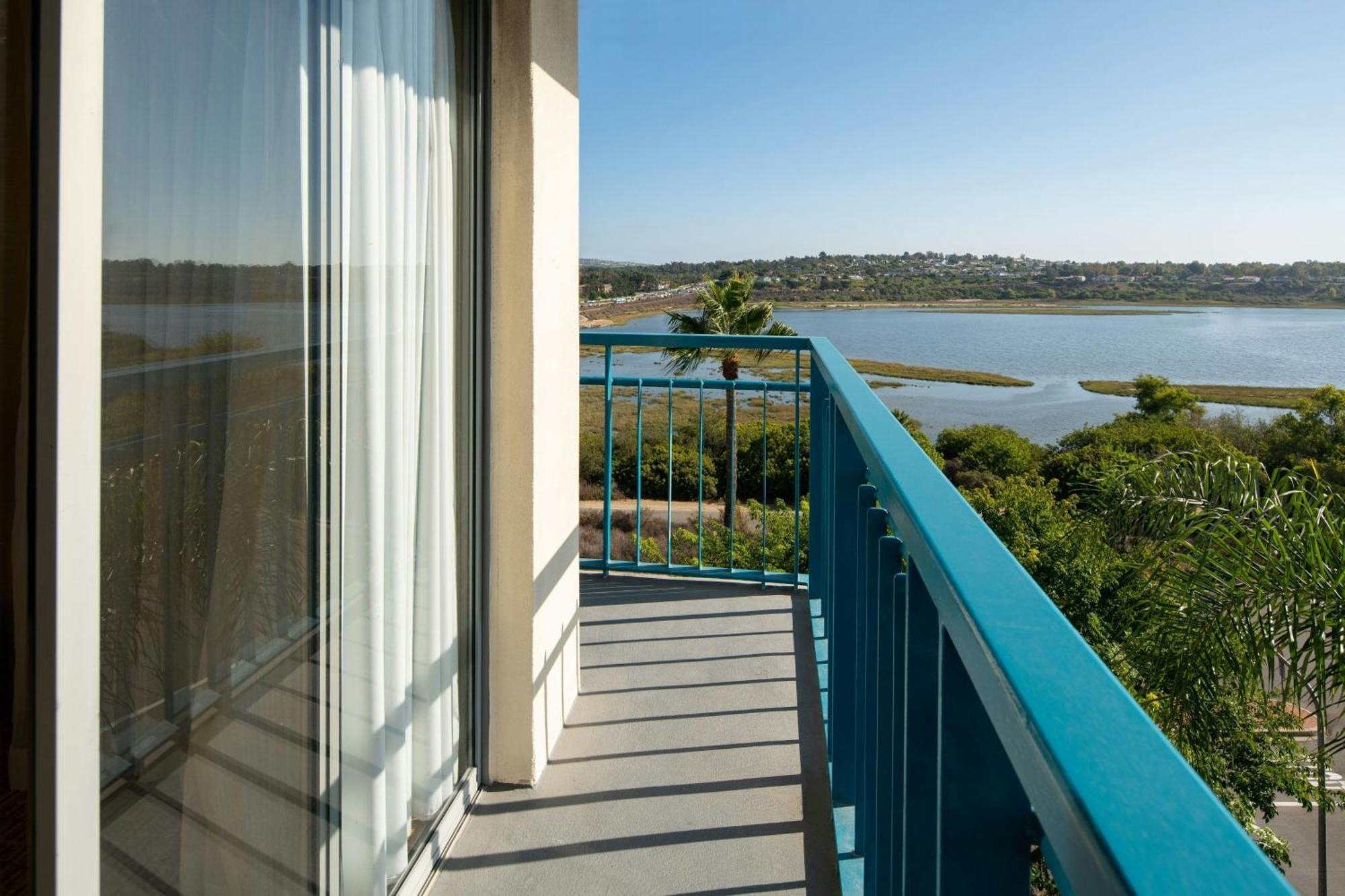 One-Bedroom King Suite Bay View