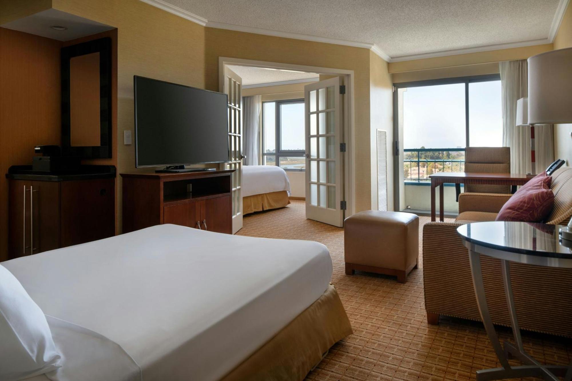 Family Suite 1 Bedroom Suite 1 King Sofa bed Balcony