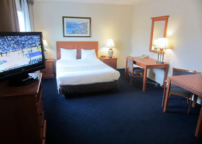 Newport Beach HotelsNewport Channel